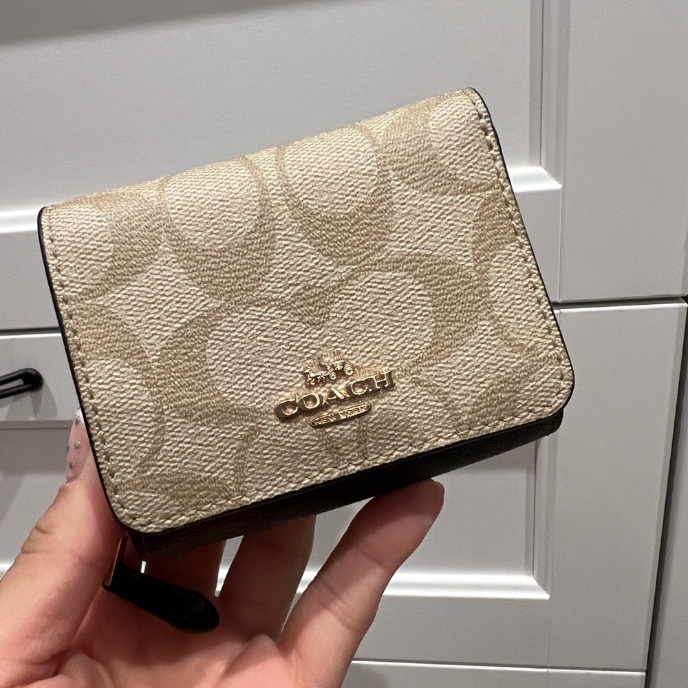 Small Trifold Wallet In Blocked Signature Canvas